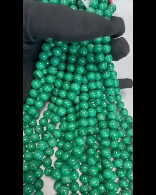 Malachite Claire AA perles 8-9mm sur fil 40cm